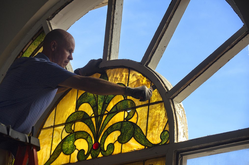 Clermont church restoring its antique stainedglass windows
