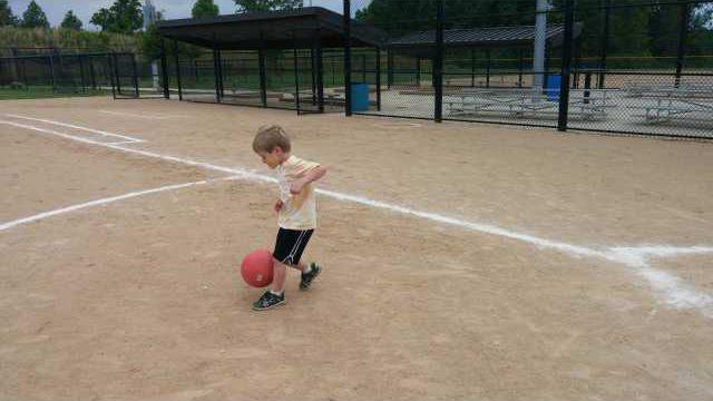 0601KICKBALL003