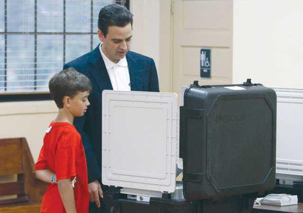 0609ELECTGravesVote1