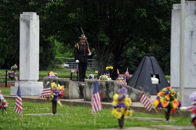 Community honors armed service members on Memorial Day - Gainesville Times