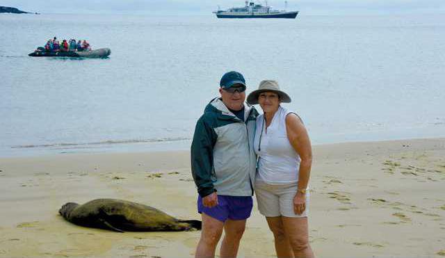 0804Galapagos-couple-1