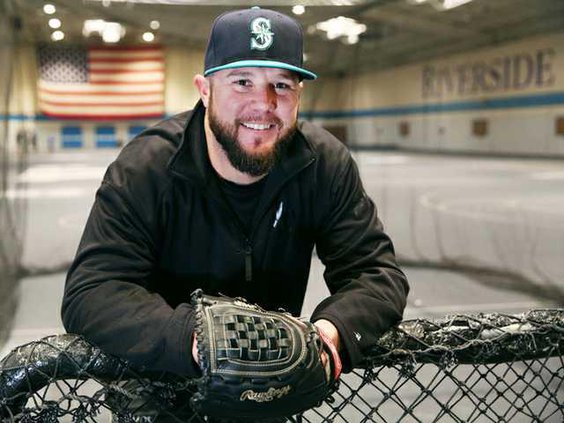 1222MicahOwings 0001