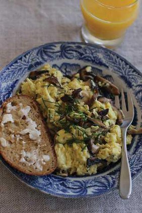 0506SCRAMBLED-EGGS