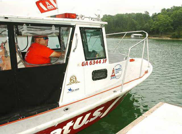 Tow boat us lake lanier