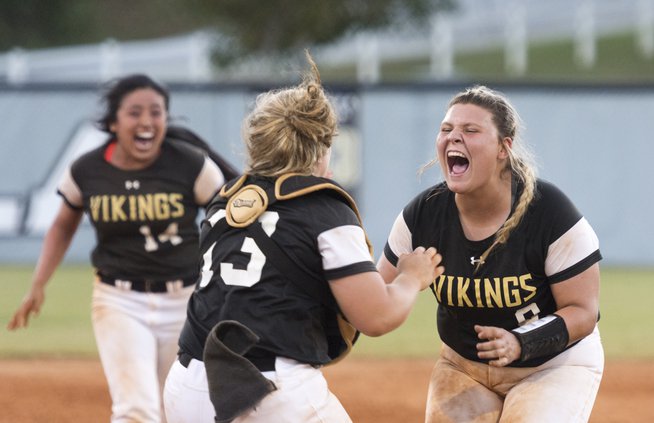 10052017 SOFTBALL 0001.jpg