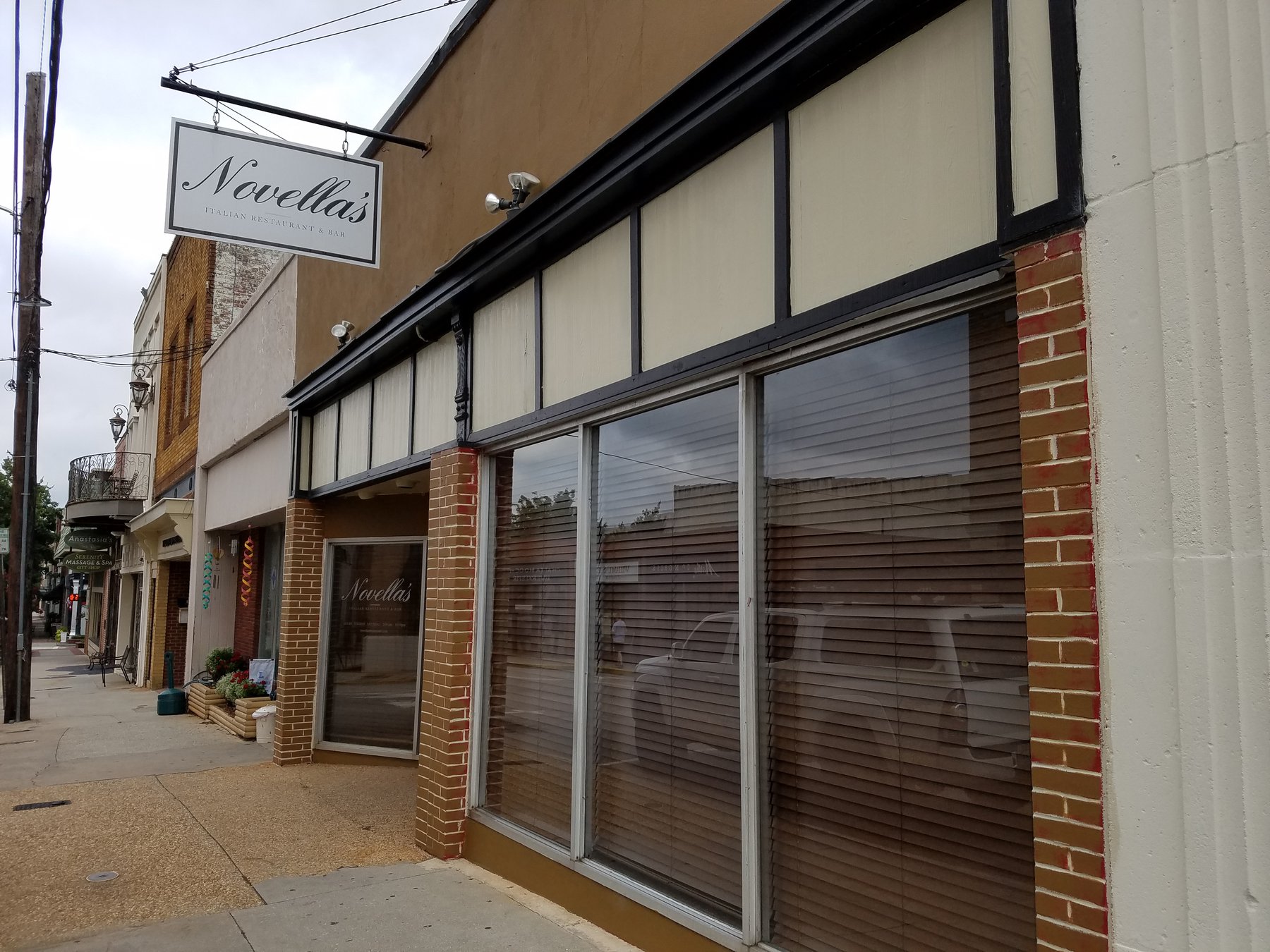Novella’s Italian Restaurant on Gainesville square has closed