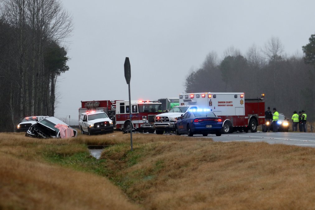 2 men killed when car crossed Ga. 400 median, struck truck in Dawson