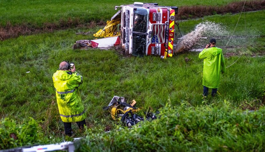 3 firefighters injured when truck overturns - Gainesville Times