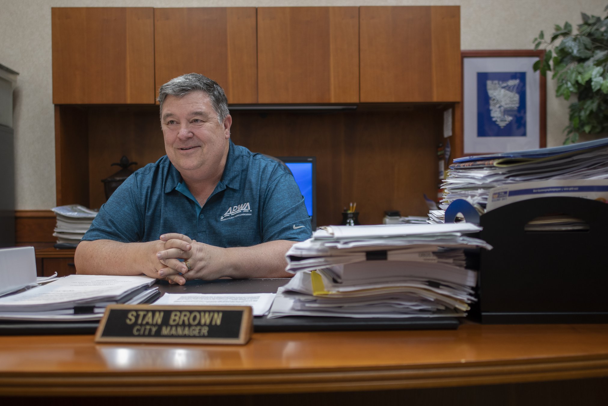 Retiring Oakwood manager served city, country at the same time