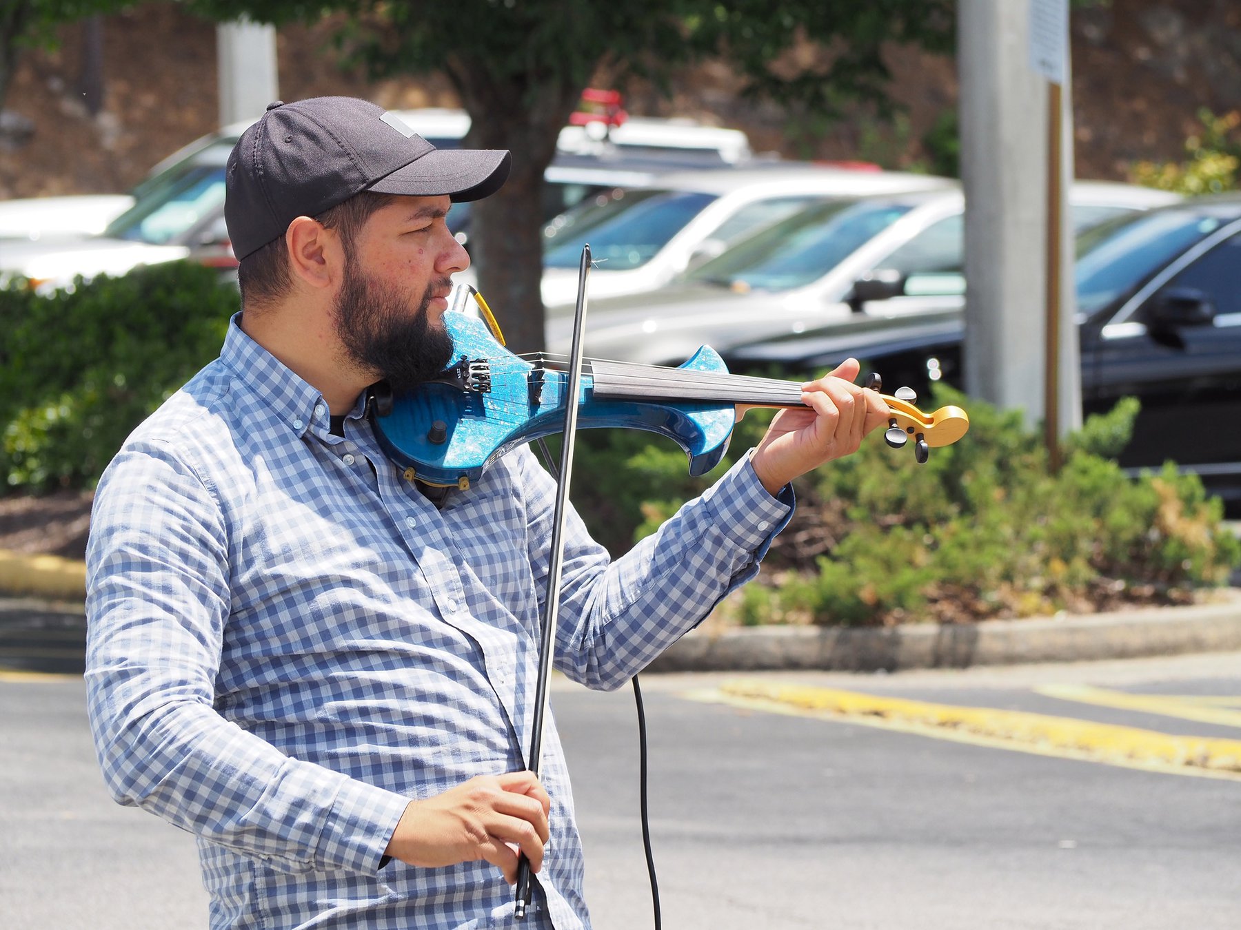 The story of the violinist in the Publix parking lot on Thompson Bridge
