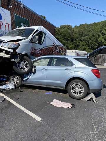 Driver Critical After Smashing Into Van In Tap It Parking Lot Gainesville Times