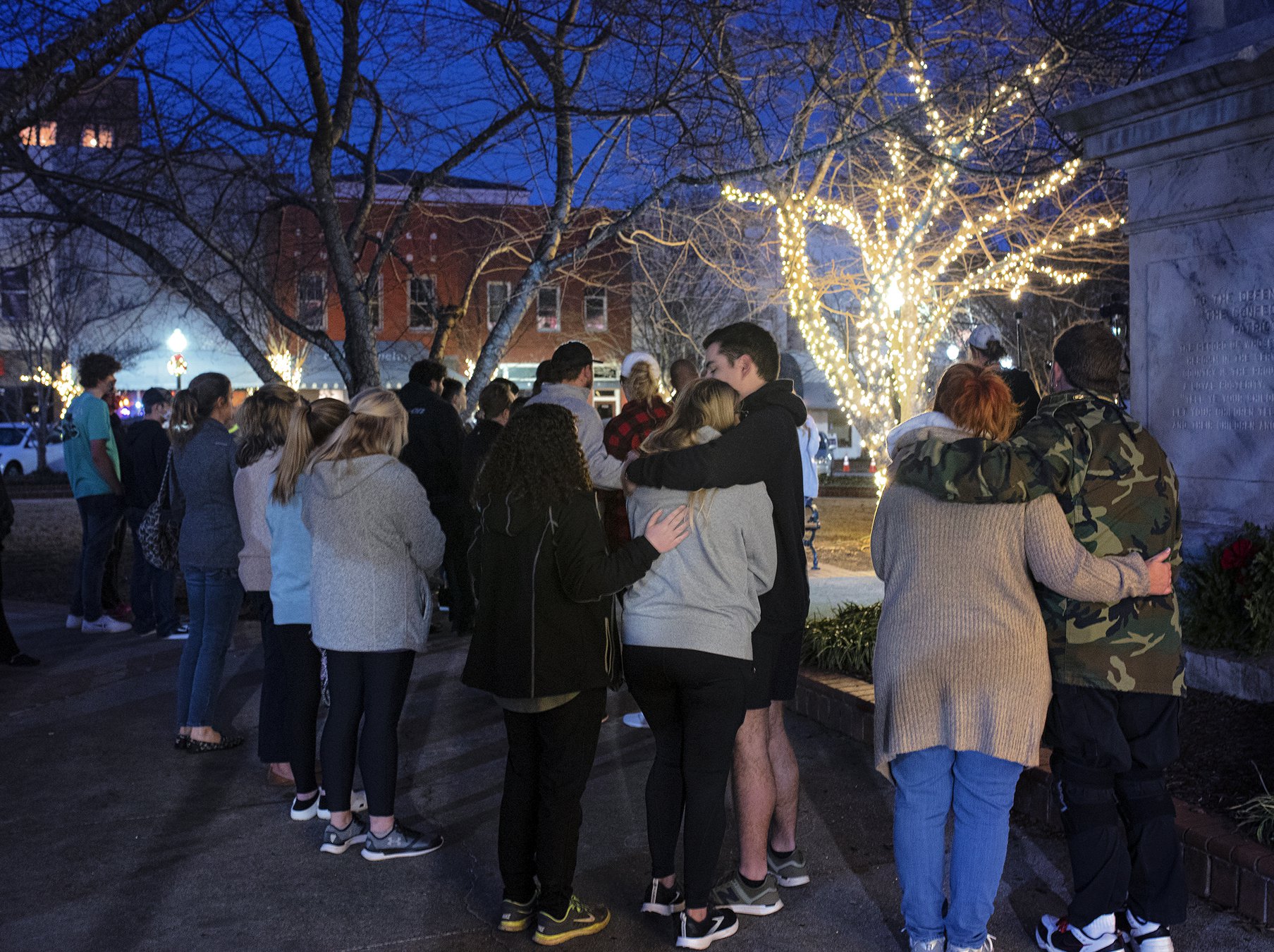 Friends, family, co-workers hold prayer vigil for two injured in New ...