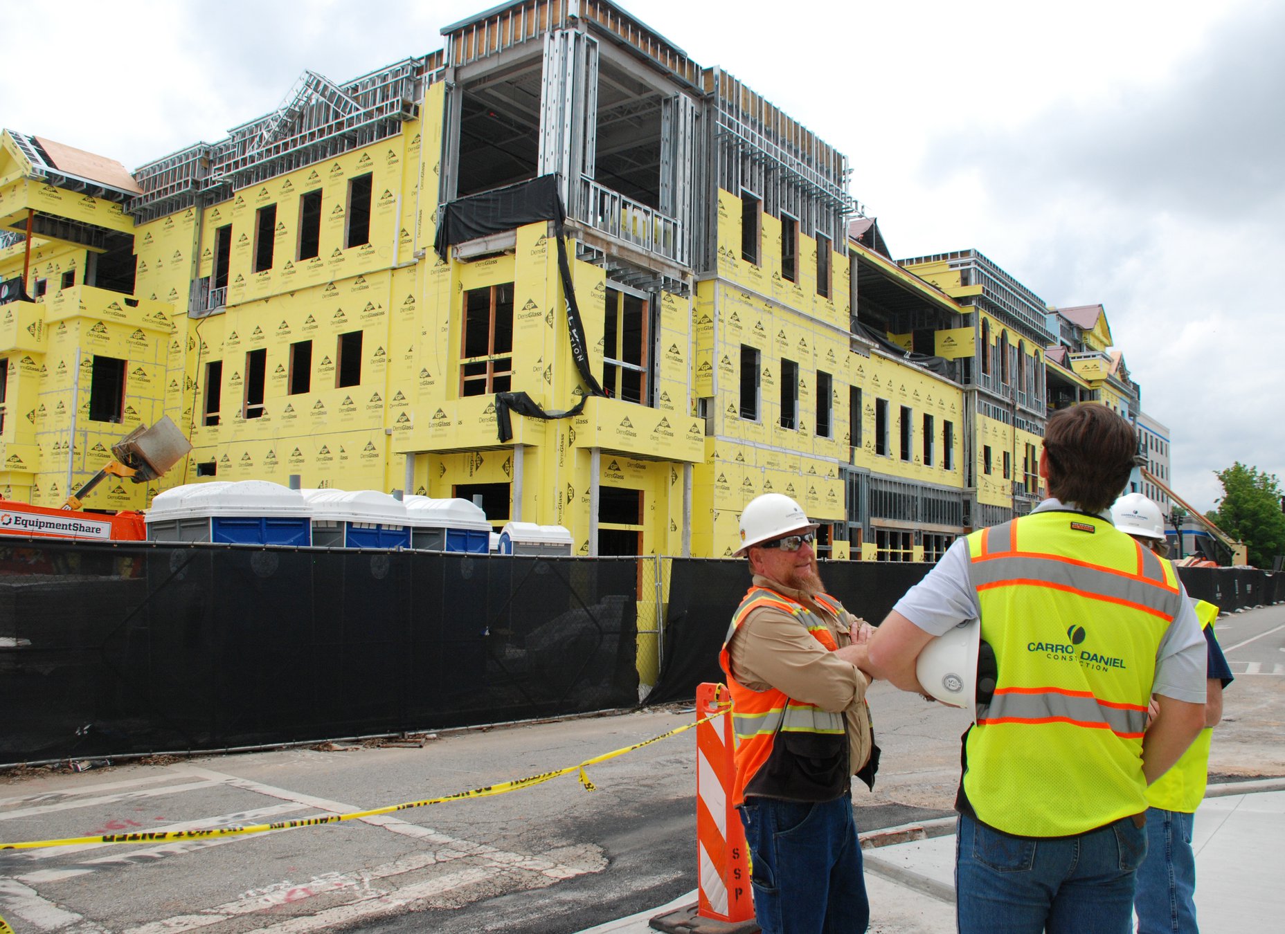 Building in and around downtown Gainesville square Rundown on major