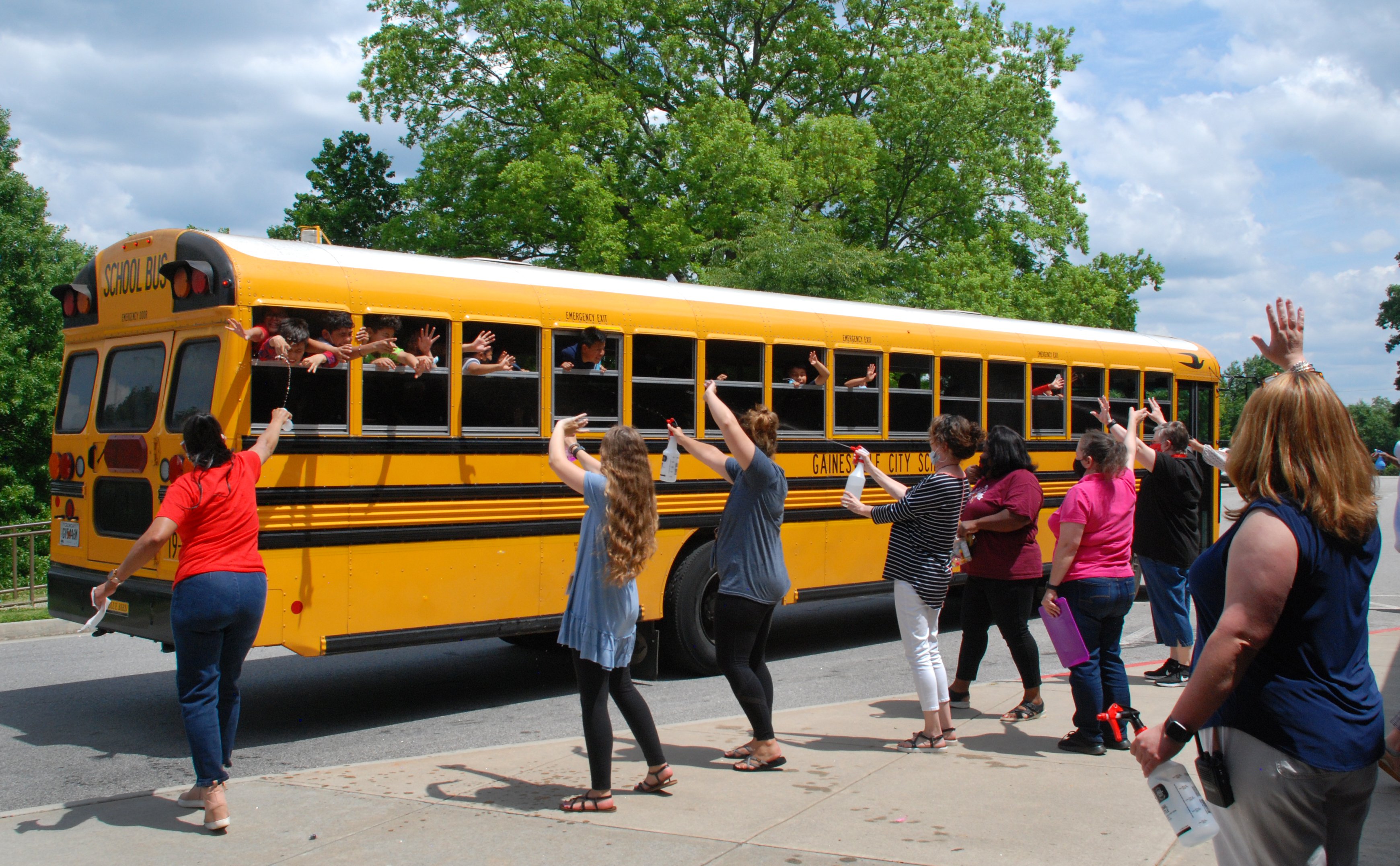 PHOTOS Water gun fights and bubbles — Celebrating last day of 202021
