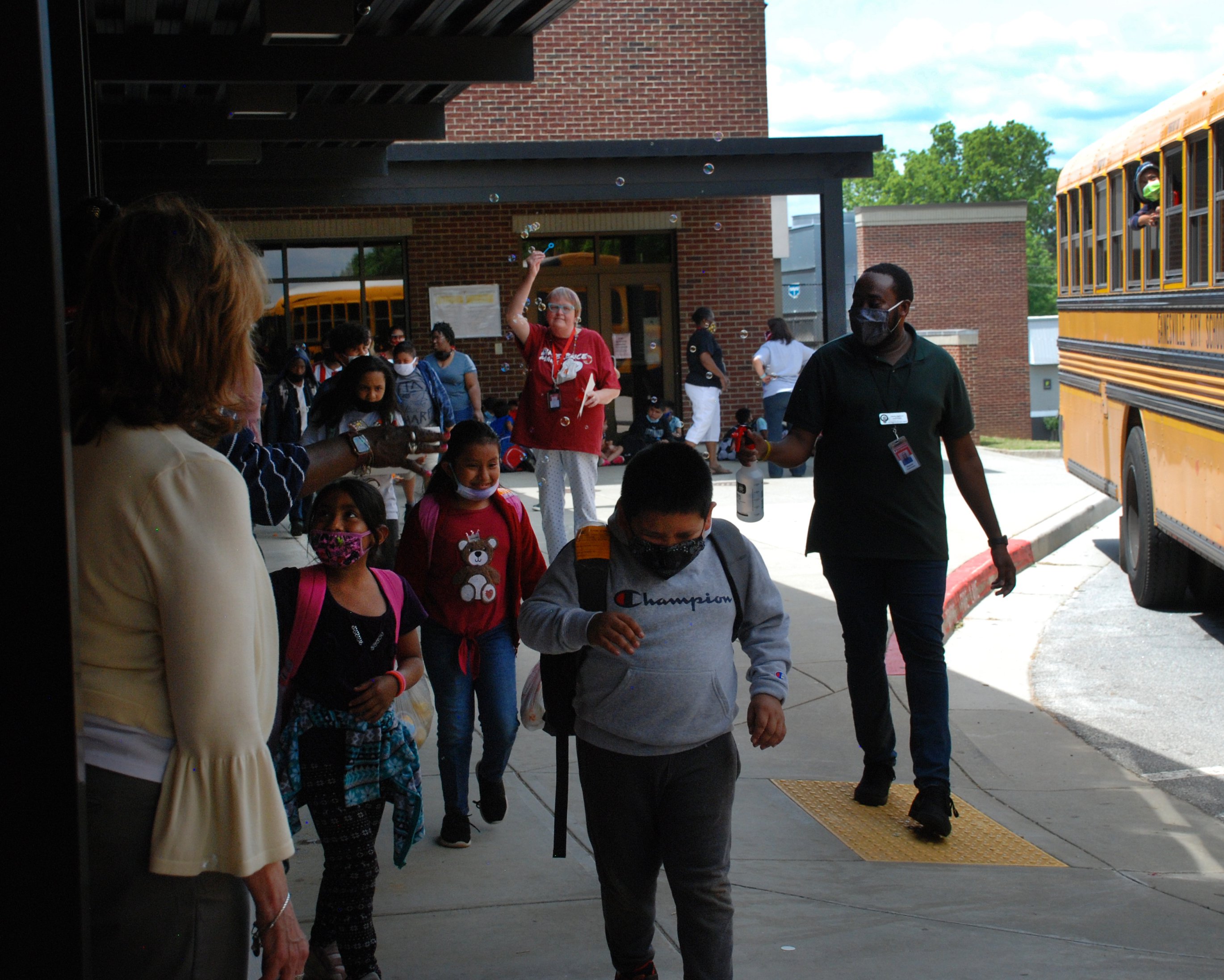 PHOTOS Water gun fights and bubbles — Celebrating last day of 202021