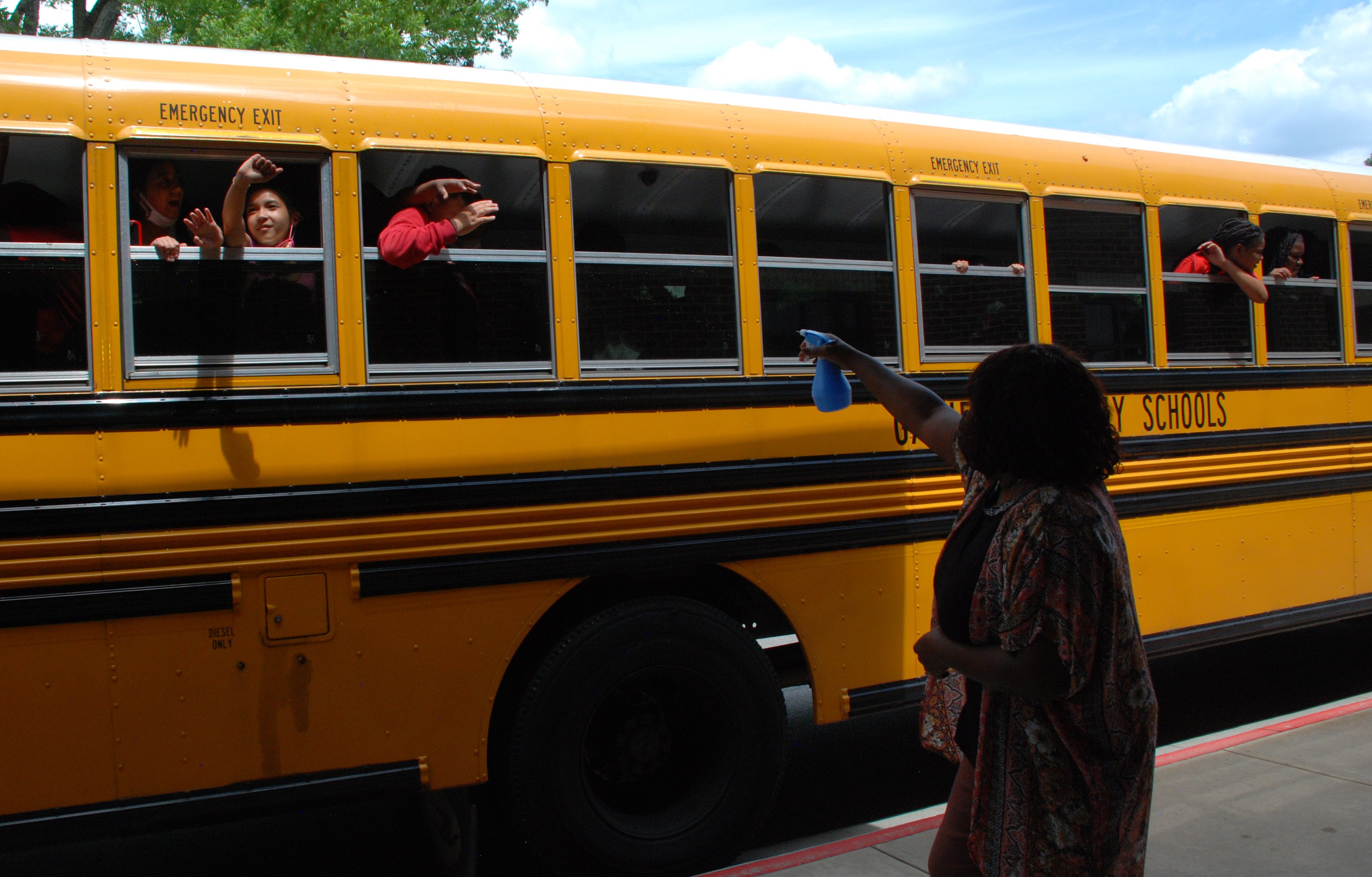 PHOTOS Water gun fights and bubbles — Celebrating last day of 202021