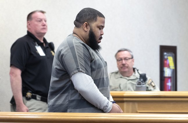 05042022 QUEEN 1.jpg