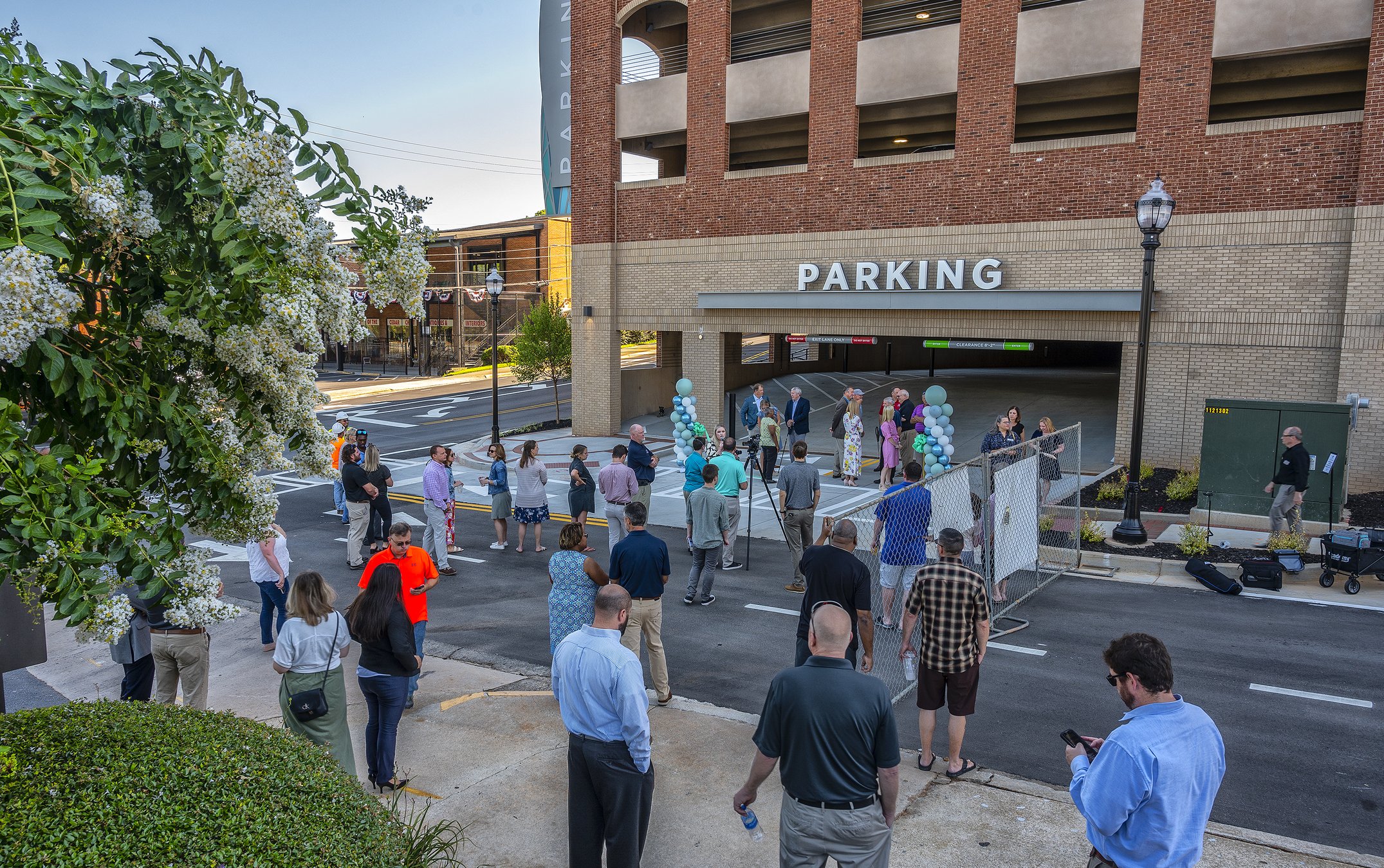 New parking garage opens in downtown Gainesville Gainesville Times