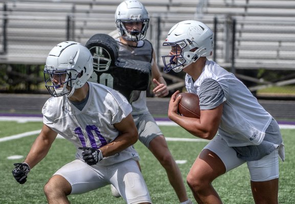 FOOTBALL2023BLUFF 1.jpg