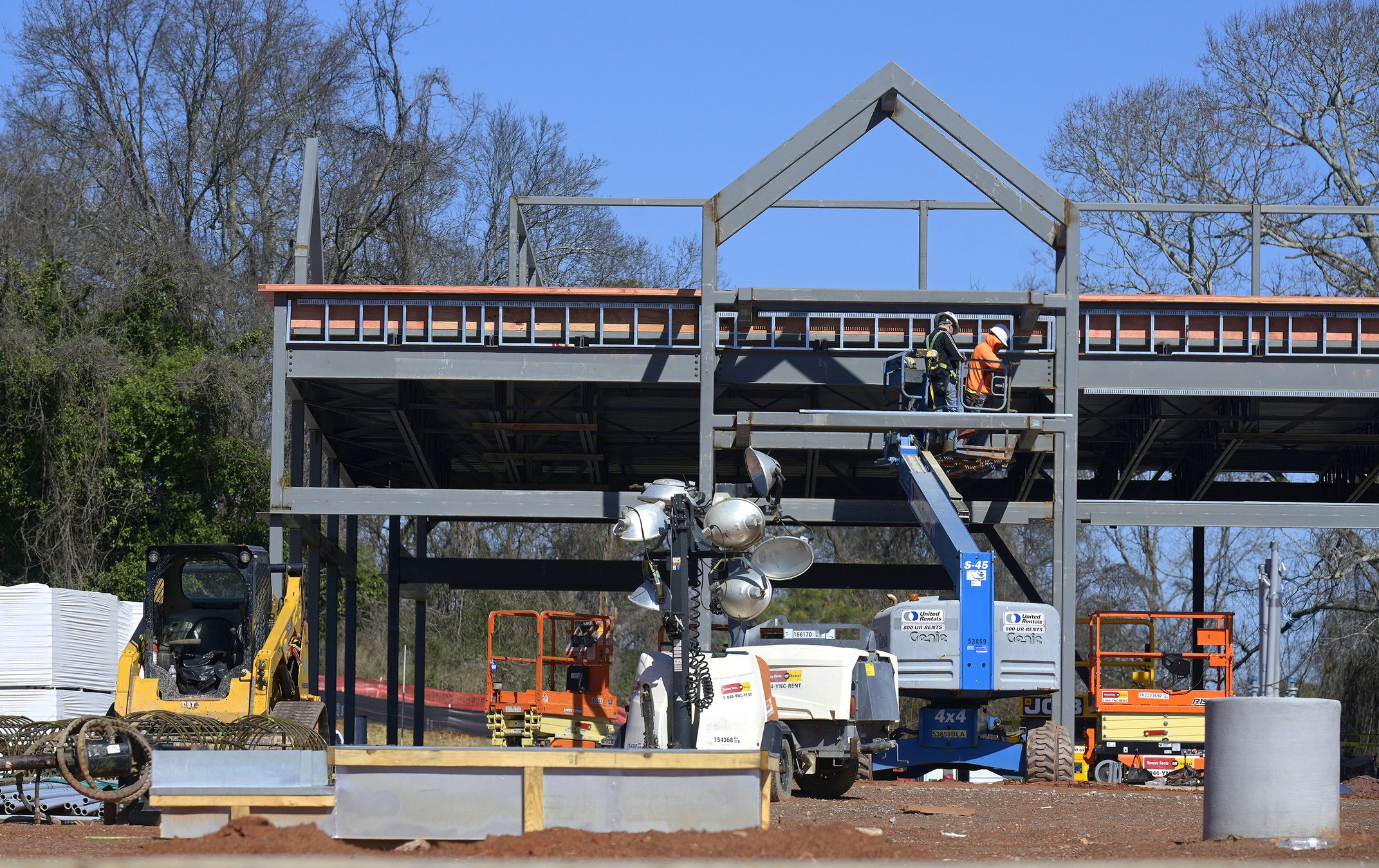 When CarMax plans to open dealership on Browns Bridge Road in