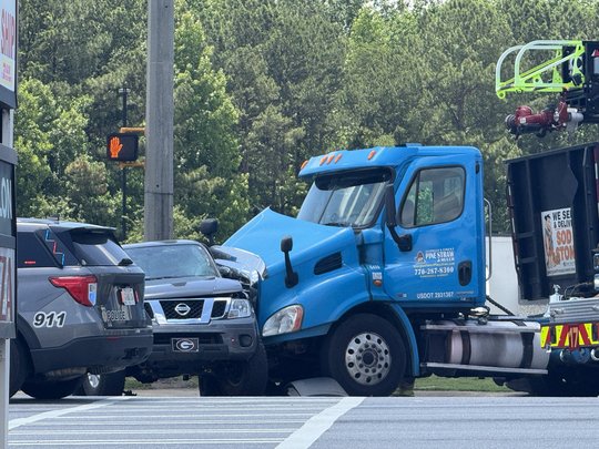 Tractor-trailer involved in crash with pickup in Oakwood