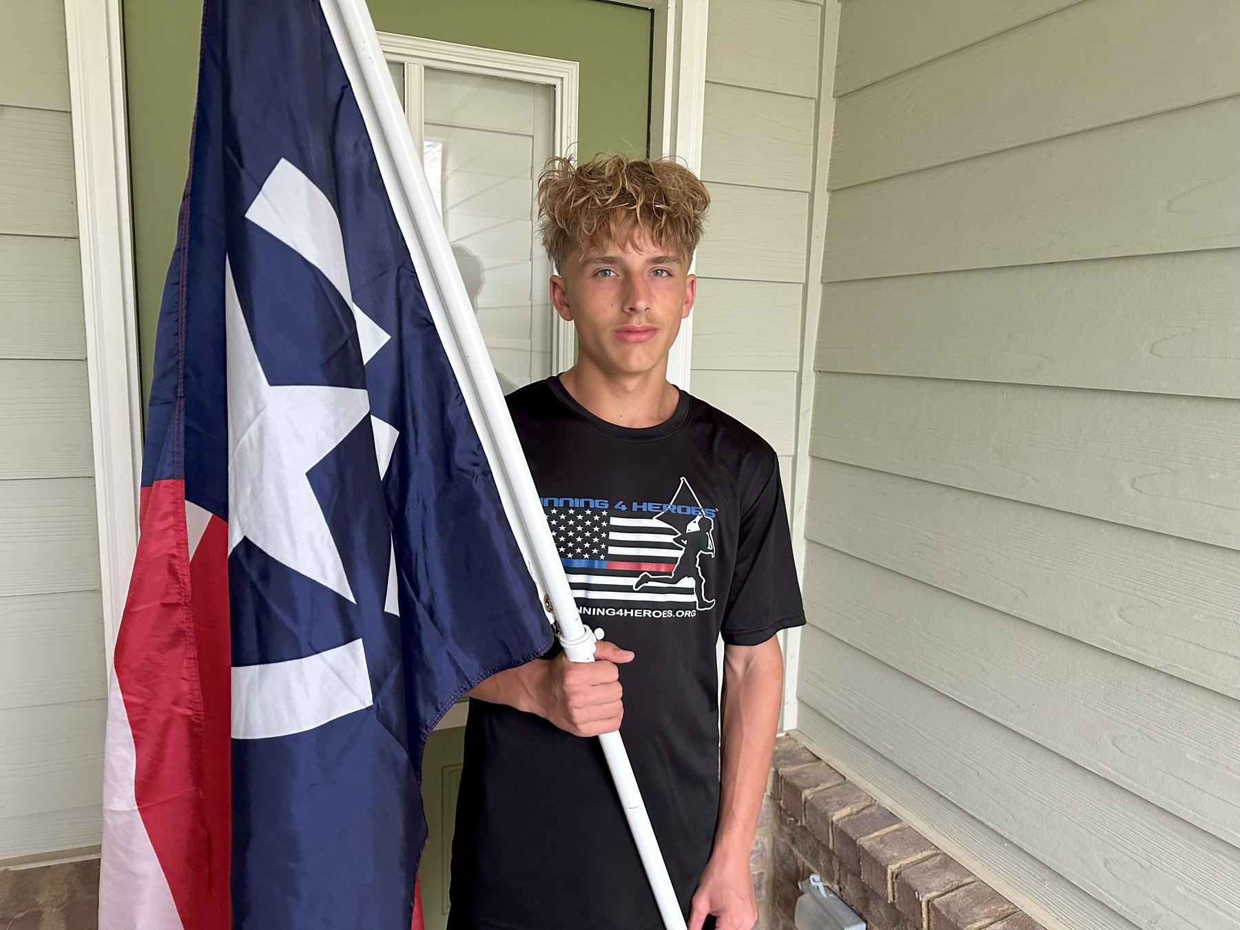 #39 They still went in #39 : Gainesville High student runs for 9/11 heroes