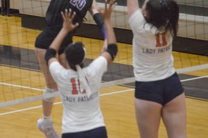 Bluff volleyball 3.jpg