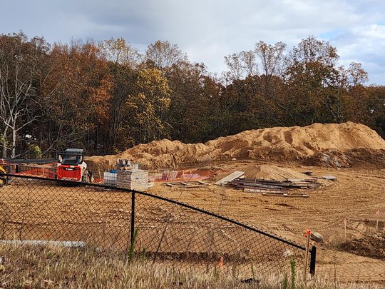 What’s being built next to the 7 Brew coffee stand in Oakwood