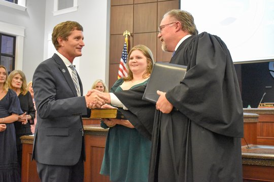 Zack Thompson sworn in as Gainesville’s new mayor