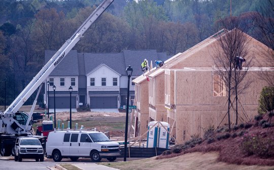 What latest census estimates show about Hall County’s population