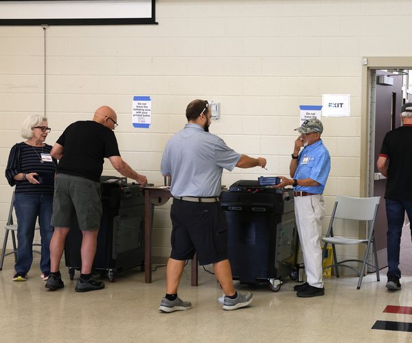 101326_EarlyVoting_194.jpg